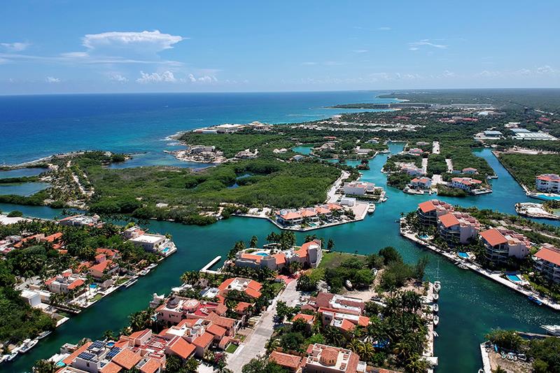Beachfront & Marina Front Real Estate for Sale in Puerto Aventuras