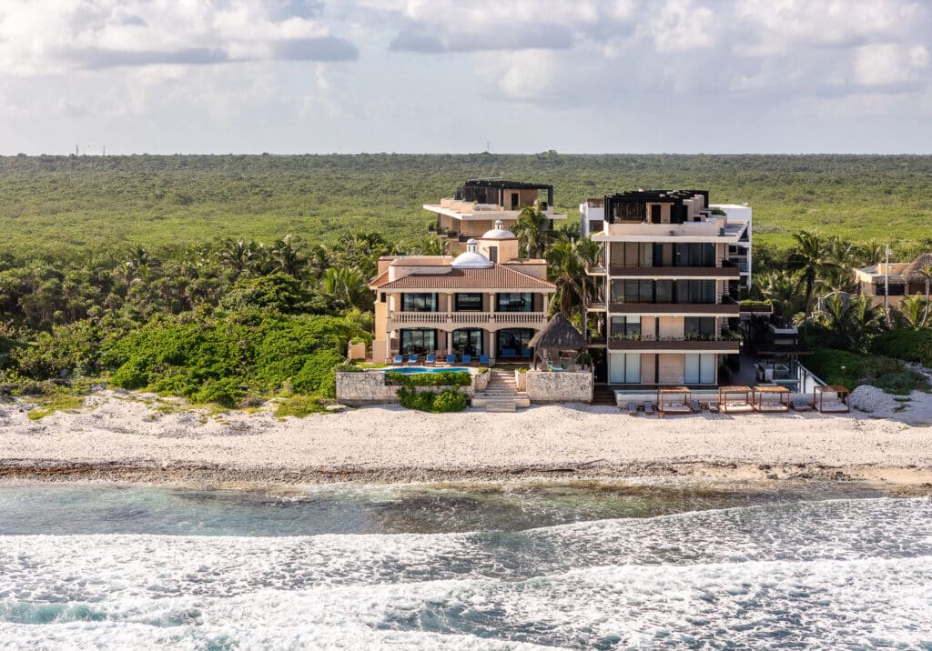 Casa Tres Palmeras 4 Bedroom Beachfront Villa 1
